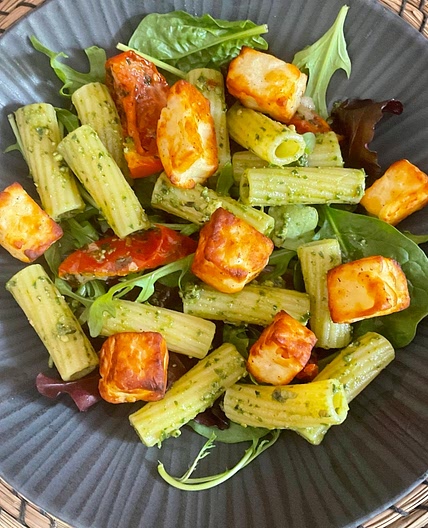 Air Fryer Halloumi and Pesto Pasta Salad