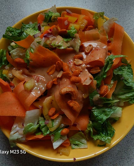 Thai peanut crunch salad