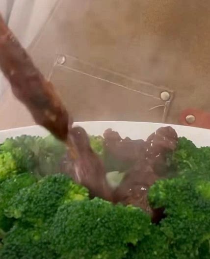 Papa Tea’s Beef & Broccoli 