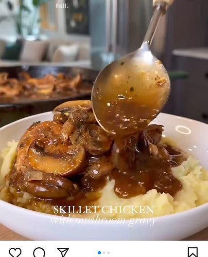 Chicken thighs with mushroom gravy