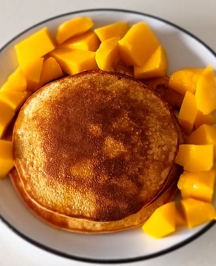 Healthy banana pancakes