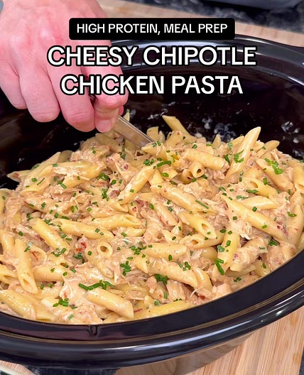 Cheesy Chipotle Chicken Pasta - Slow Cooker