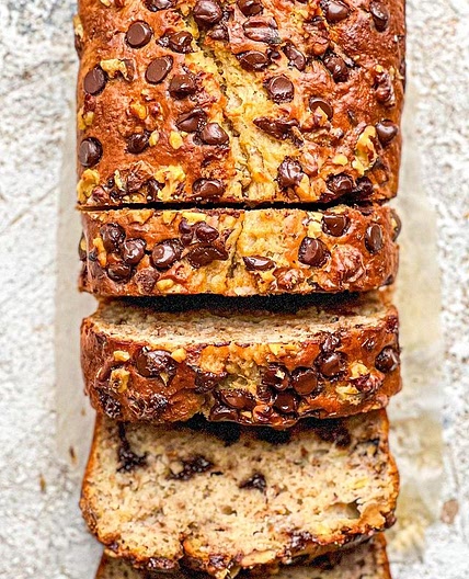 RECIPE BELOW 👇🏽 ⁣ 🍌 HEALTHY OAT BANANA BREAD 🍌 ⁣ ⁣ This banana br