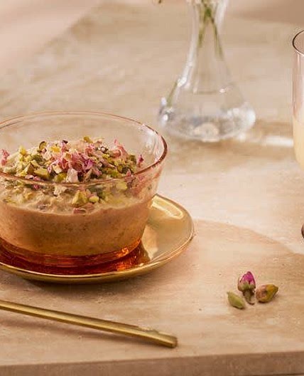 Overnight oats with pistachio, coconut & cardamom