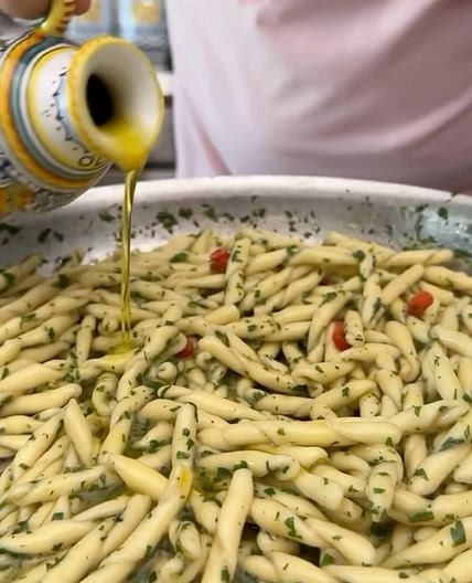 Strozzapreti with Anchovies and Parsley 💚