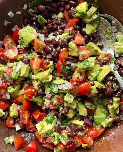 Black bean and avocado salad 🥑