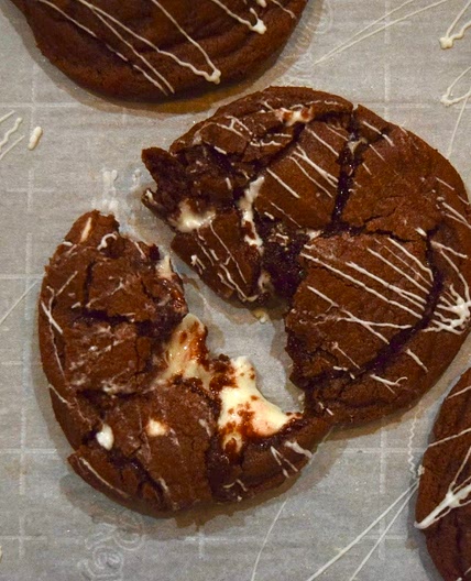 Red Velvet Cheesecake Cookies