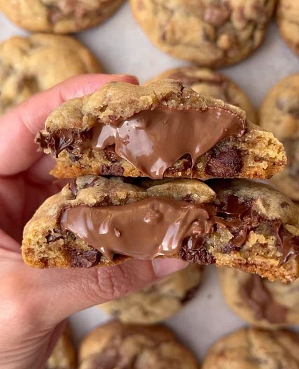 Nutella stuffed chocolate chip cookies