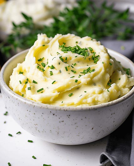 Creamy Mashed Potatoes with Garlic and Herbs