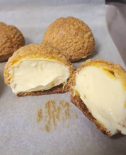 Crispy Puff With Custard Filling