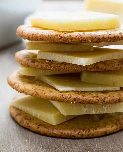 crackers and cheese 