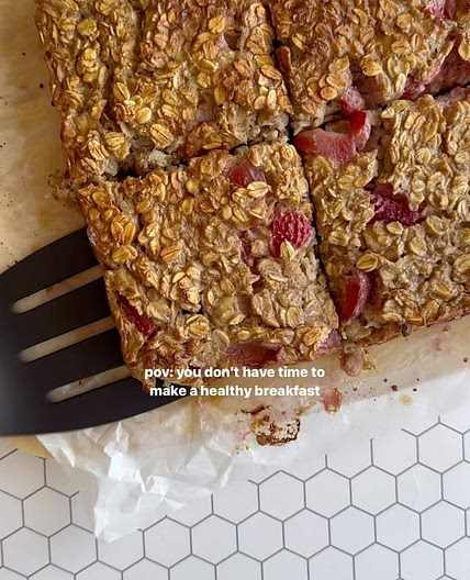 Strawberry and banana baked oats