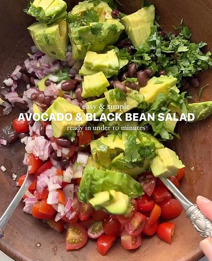 Black bean and avocado salad 🥑