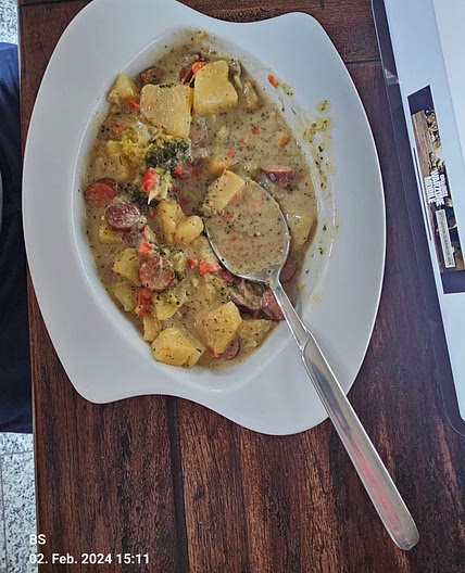 Kartoffeln-Brokkoli-Eintopf mit Cabanossi