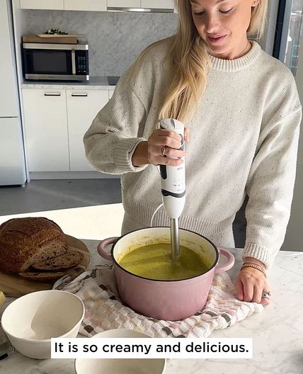 CLEANSING GREEN SOUP