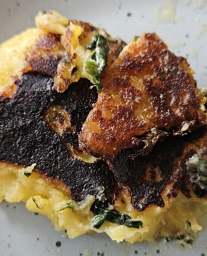 Vegane Kartoffeltaschen mit Spinat-Frischkäse-Füllung