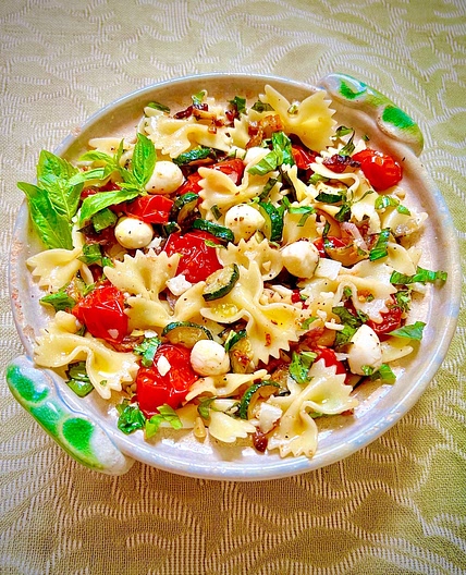 Simple Summer Pasta with Tomatoes, Zucchini and Basil