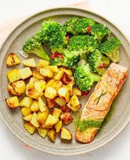Gebakken aardappel met broccoli, zalm, en citroen (1x)
