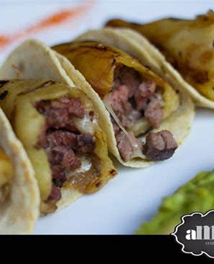 Tacos de chile güero con carne