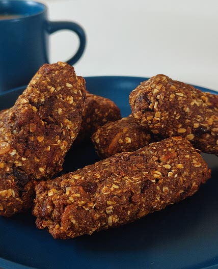 Oat and Bran Choc Chip Snack Bars (Vegetarian)