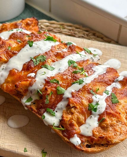 ✨ Loaded Buffalo Chicken Garlic Bread ✨