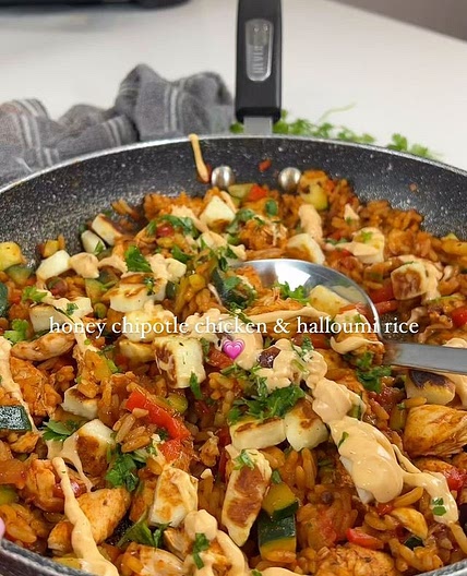 Honey chipotle chicken and halloumi rice