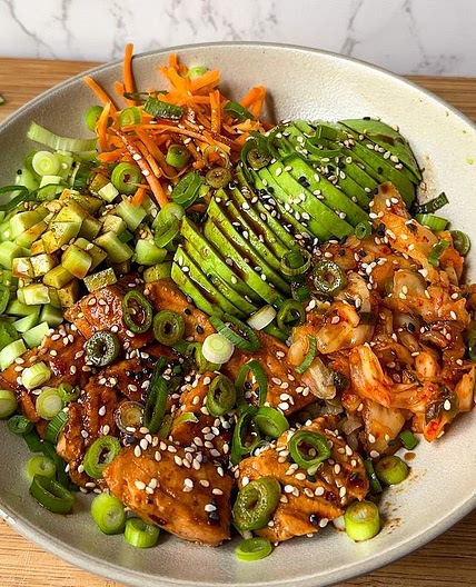 Marinated salmon bowl