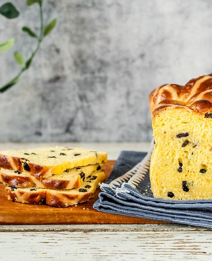 Easy Saffron Cake
