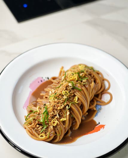 Fermented black garlic spaghetti