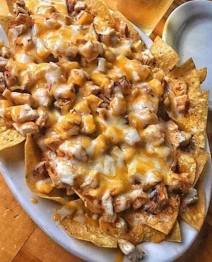 Crockpot creamy chicken nachos