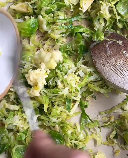 Leek & Brussel Sprouts Creamy Pasta 🍝