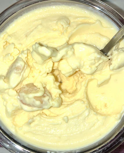 Mango frozen yogurt with macadamias 