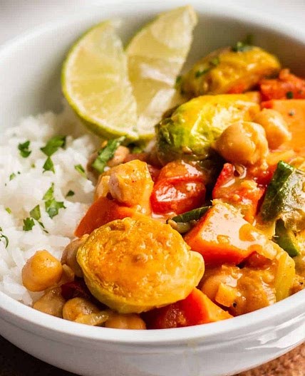 Easy Vegan Curry With Chickpeas and Coconut Milk