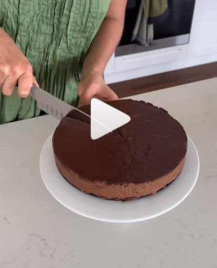 No-bake chocolate cake made with two ingredients