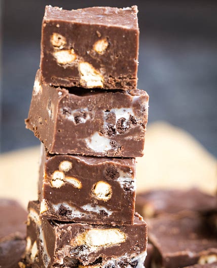 KISSES® Cookies & Cream Chocolate Fudge