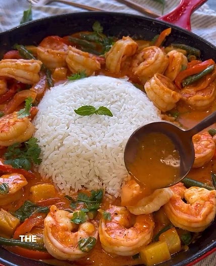 Thai Curry Shrimp with Coconut Rice 🍚