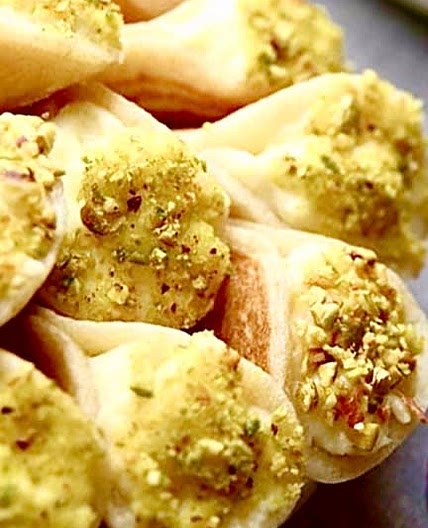 Atayef Bi’ Ashta قطايف قشطة