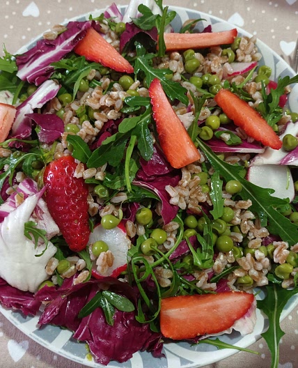 strawberries and peas farro salad