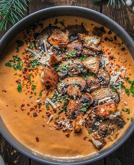 Smoky Red Pepper and Aubergine Soup (with Buttery Mushrooms and Sourdough Croutons) 🌱