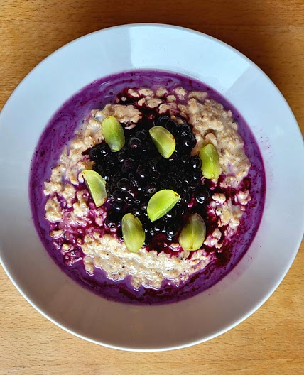 Oats with blueberry