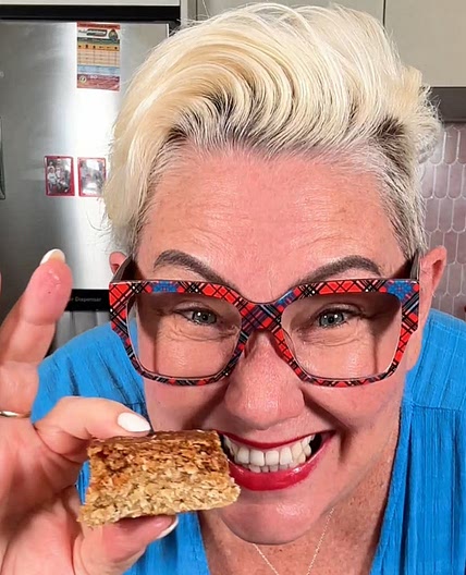 ANZAC BISCUIT SLICE