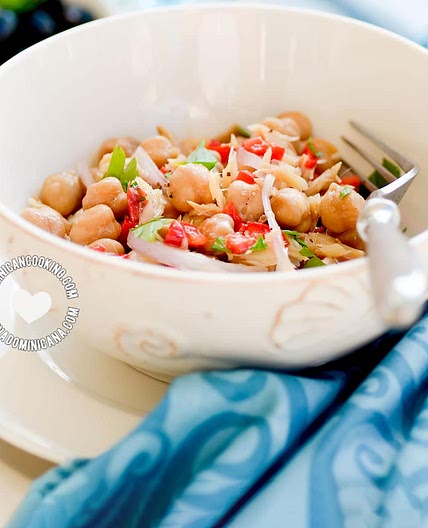 Ensalada de Bacalao [Recipe + Video] Chickpea and Codfish Salad