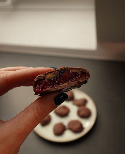 HEALTHY CHOCOLATE CLUSTERS