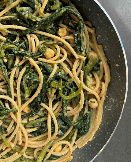 Spaghetti integrali hummus e cicoria