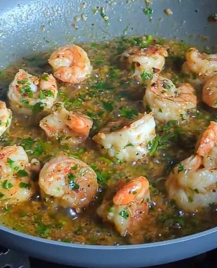 Lemon Garlic Butter Prawns 🍋