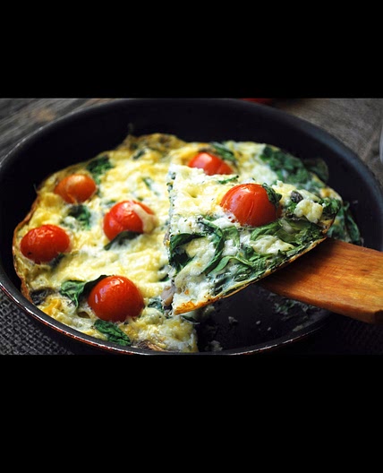 Breakfast Omelette With Spinach, Tomatoes, And Leeks