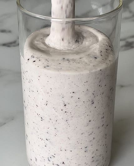 Chocolate Chip Cookie Protein Smoothie recipe below 🍪