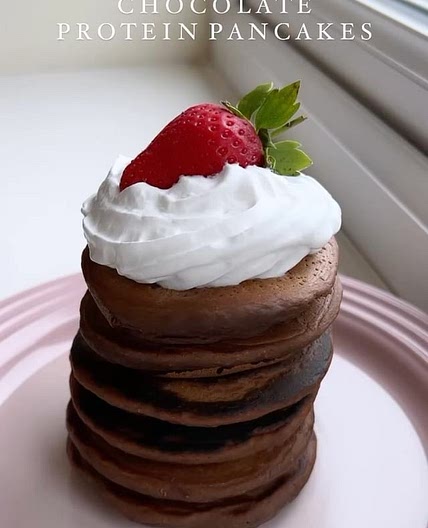 High protein fluffy chocolate pancakes