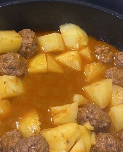 Ground Beef and potatoes in tomato paste sauce 