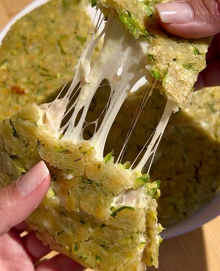FOCACCIA DI ZUCCHINE RIPIENA IN PADELLA